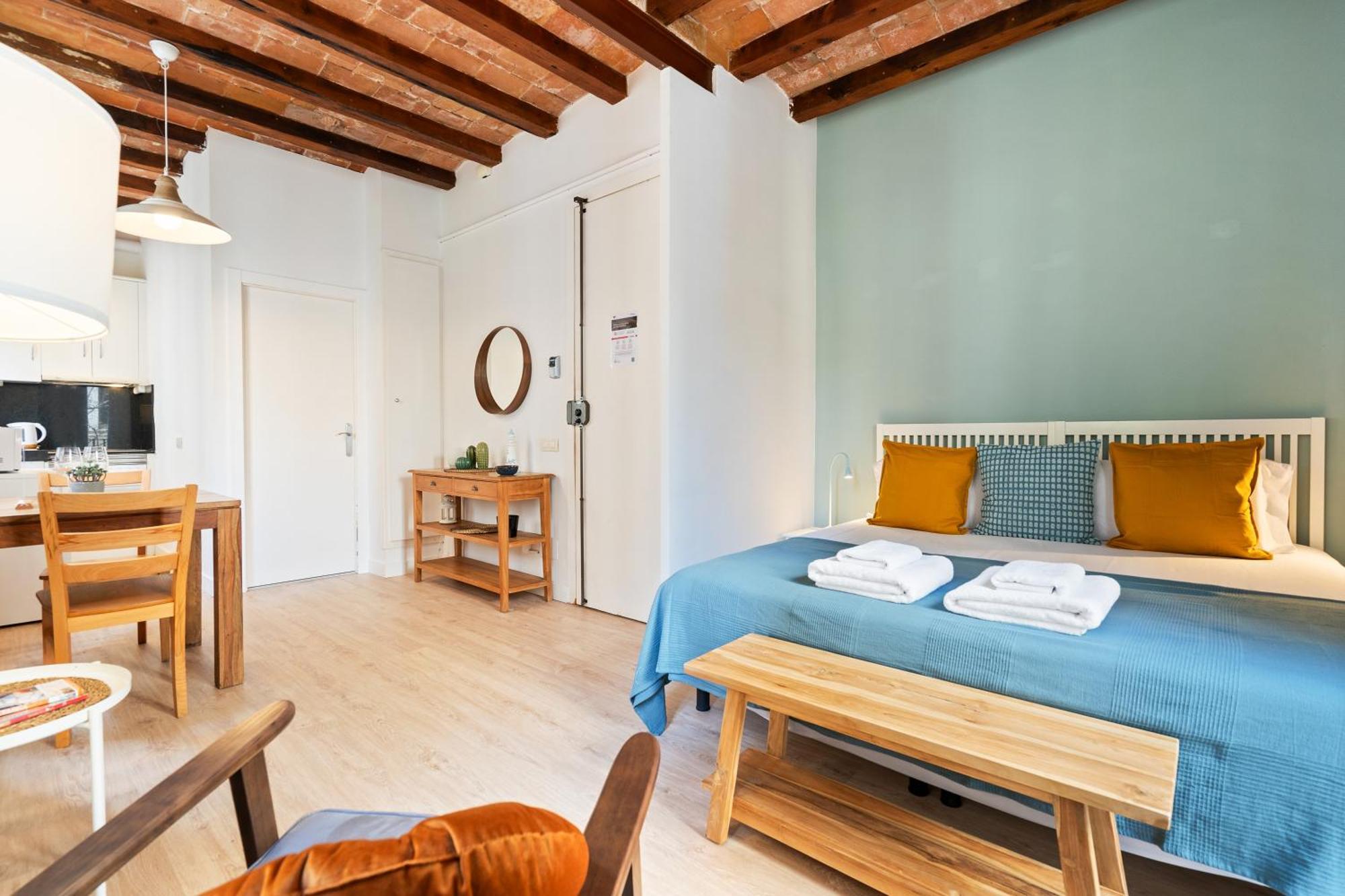 Lodging Apartments Beach Studio 11 Барселона Екстериор снимка